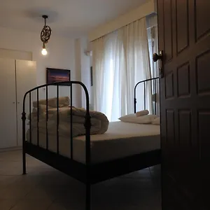 https://konstantinoss-luxury-studio.hotels-of-thessaloniki.com